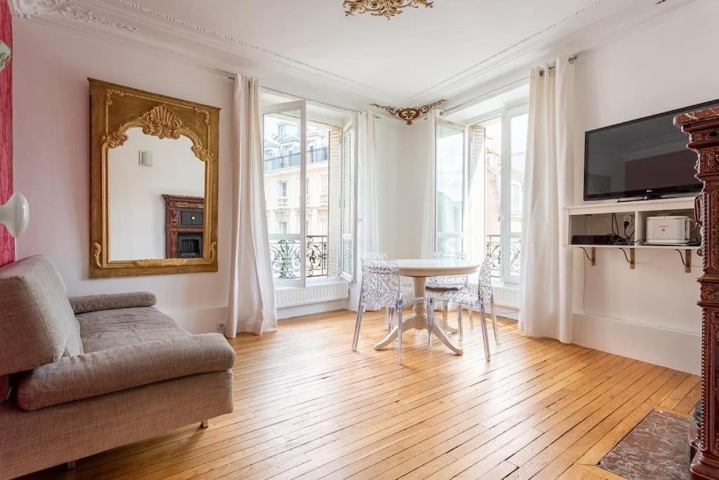 Le Marais, Fantastic View On Archives Nationales Apartment Париж Екстериор снимка
